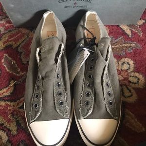 Size 11.5 MENS Converse